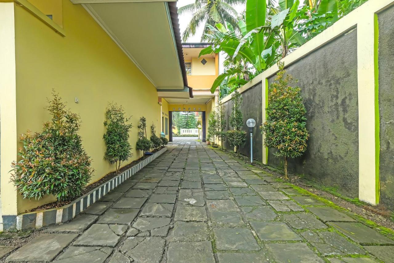 Oyo 92483 Hotel Kirana 沙拉迪加 外观 照片