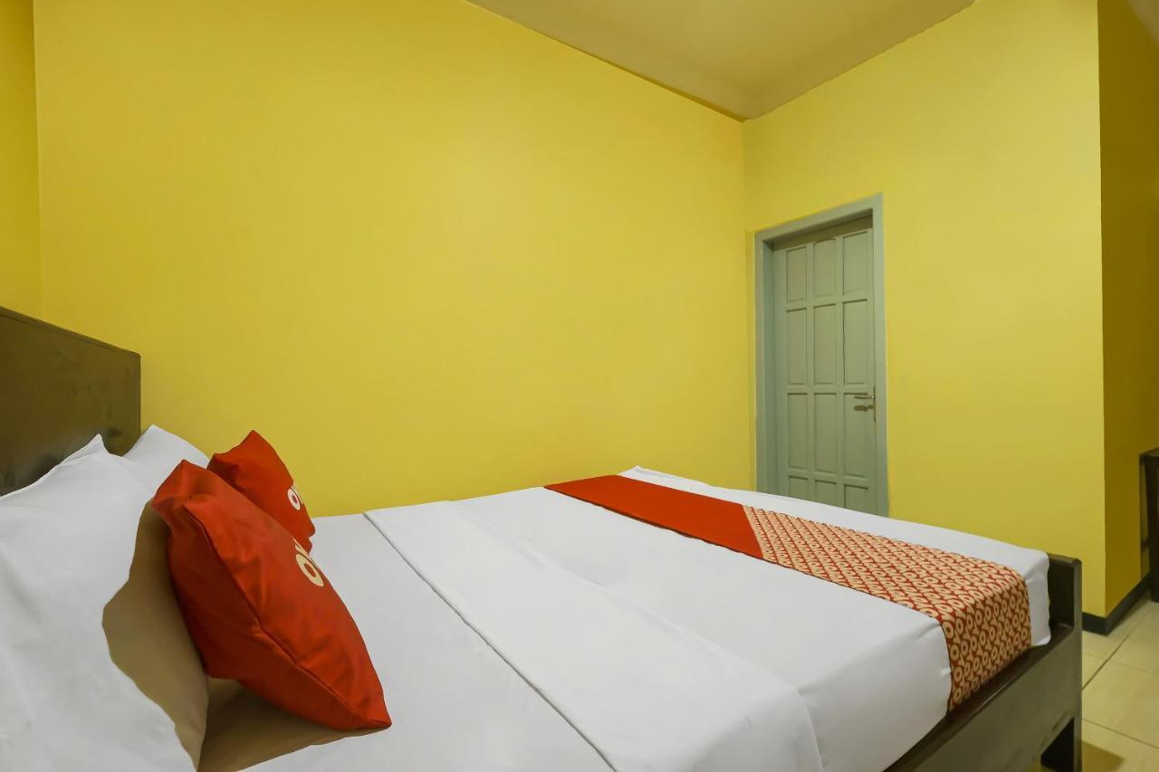 Oyo 92483 Hotel Kirana 沙拉迪加 外观 照片