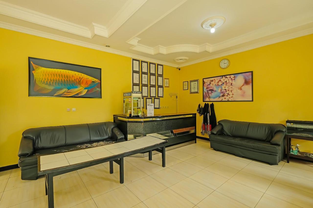 Oyo 92483 Hotel Kirana 沙拉迪加 外观 照片
